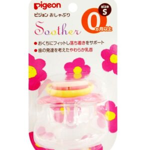 Pigeon จุกหลอก ลายดอกไม้ Size S สำหรับเด็กแรกเกิด – 3 เดือน ผลิตจากวัสดุคุณภาพดี ปลอด BPA ช่วยให้เด็กผ่อนคลาย ดูดเล่นได้ปลอดภัย ผ่านการรับรองจากสมาคมของเล่นประเทศญี่ปุ่นและทันตแพทย์