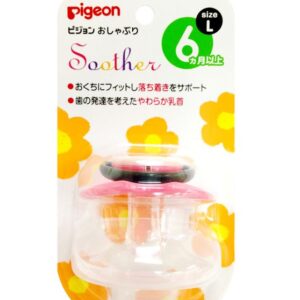 Pigeon จุกหลอก ลายดอกไม้ Size L สำหรับเด็กอายุ 6 เดือนขึ้นไป ผลิตจากวัสดุคุณภาพดี ปลอด BPA ช่วยให้เด็กผ่อนคลาย ดูดเล่นได้ปลอดภัย ผ่านการรับรองจากสมาคมของเล่นและทันตแพทย์